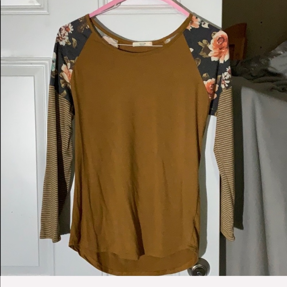 Sale ! Le Lis flower top - Picture 5 of 5